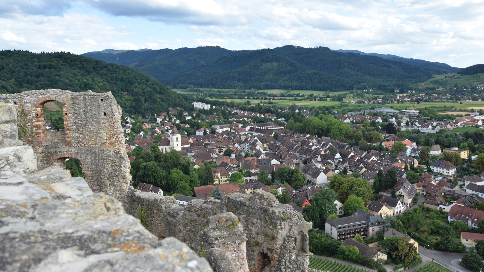 Blick vom Turm in die Staufener Altstadt