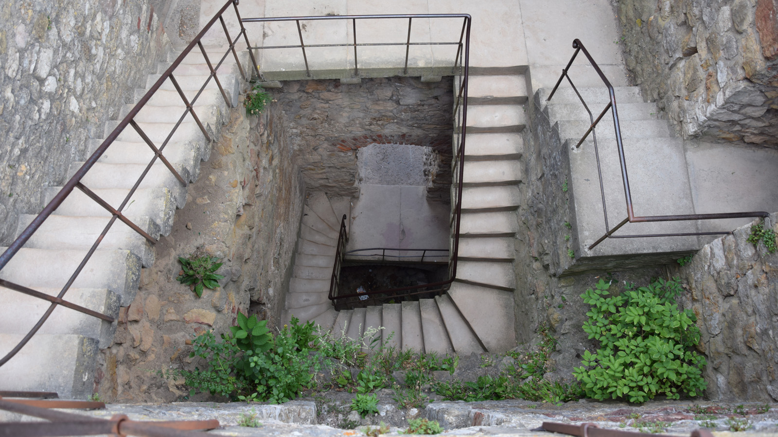 Blick von oben in den Turm