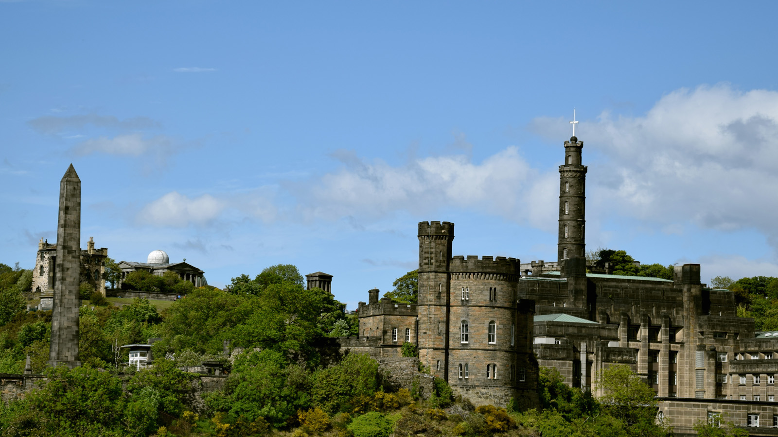 Einige Wahrzeichen der Stadt Edinburgh finden sich auf dem Calton Hill