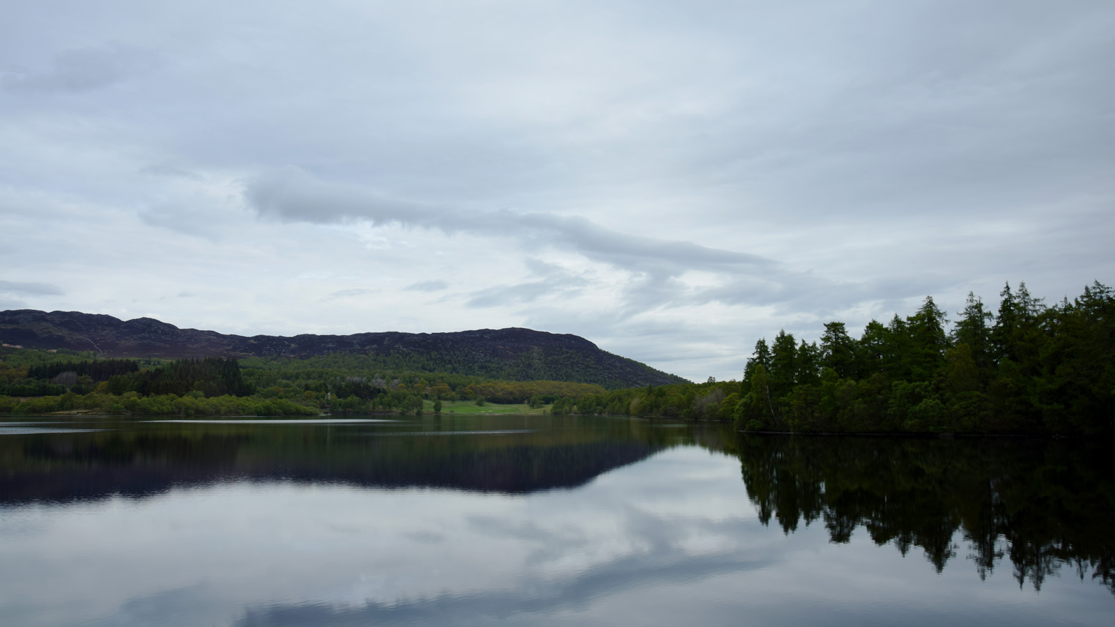 Seen gibt es viele in Schottland, dort werden sie allerdings mit dem schottisch-gälischen Wort &quot;Loch&quot; genannt