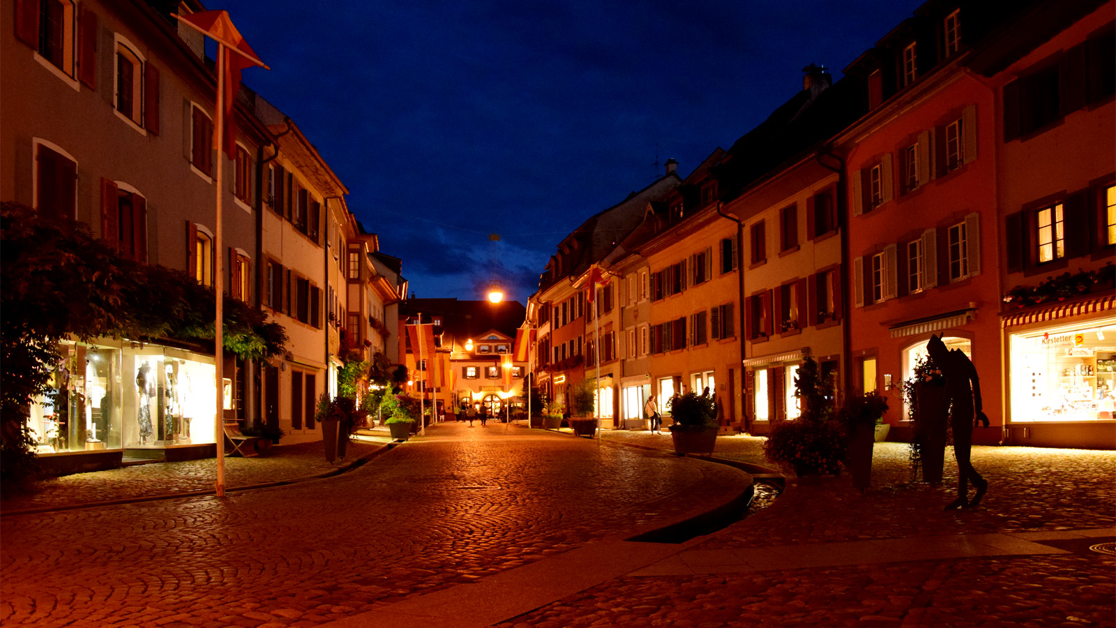 Die Fußgängerzone in stimmungsvoller Beleuchtung